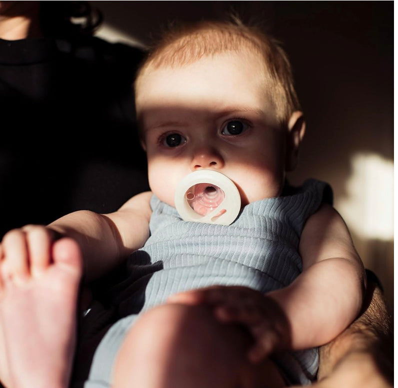 لهاية تومي تيبي للرضاعة من عمر 6 إلى 18 شهرًا