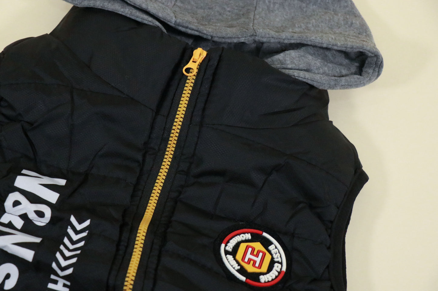 Sleeveless jacket