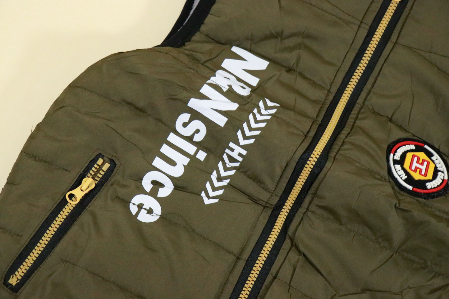 Sleeveless jacket