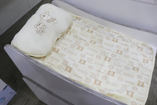 Dipper changing mat with pillow